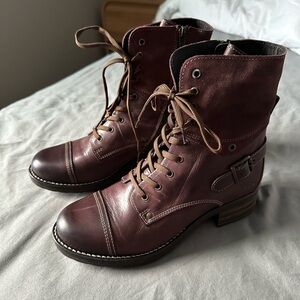 Taos Footwear Maroon Lace-Up Moto Boots
